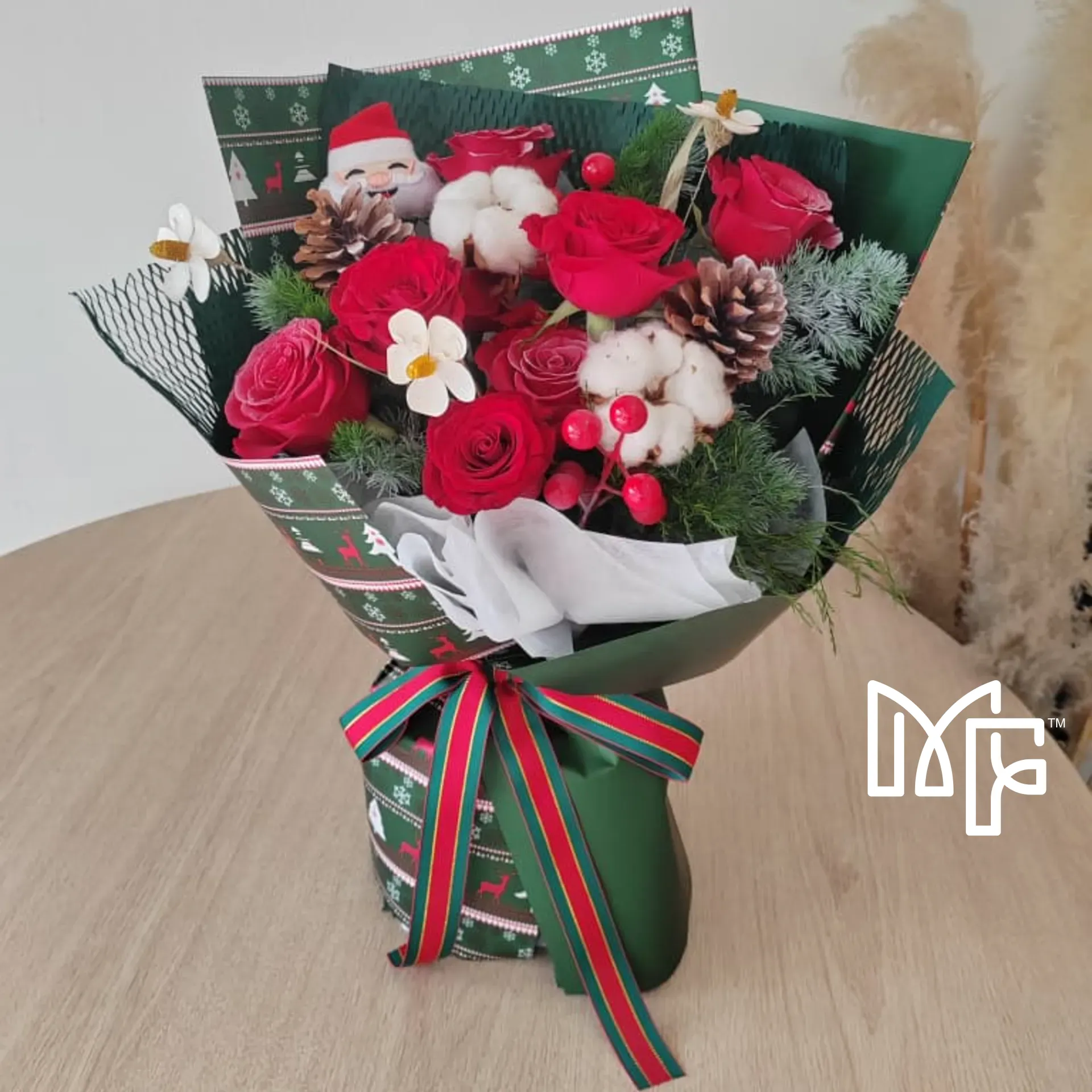 Festive Santa Rose Bliss