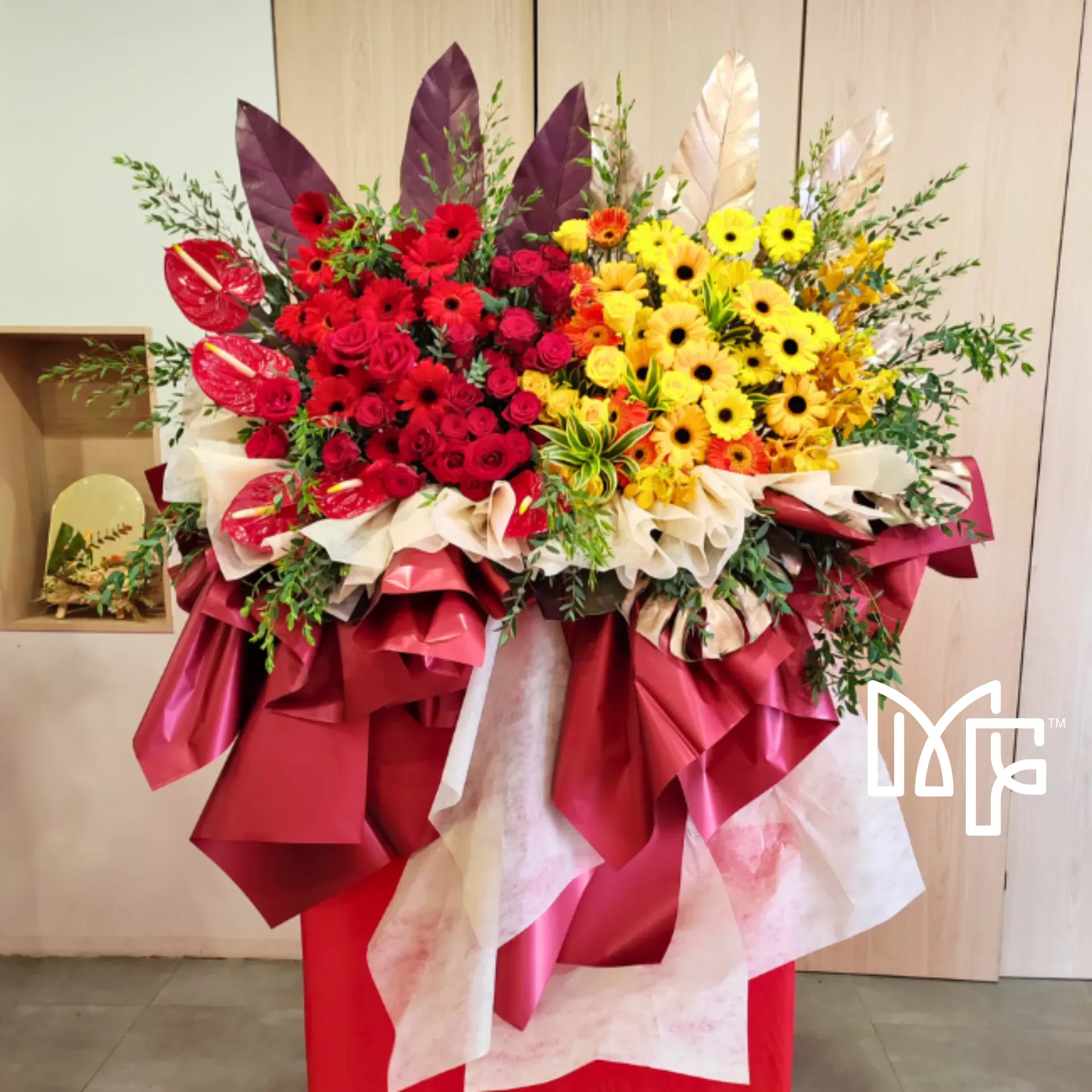 Flourishing Glory Stand