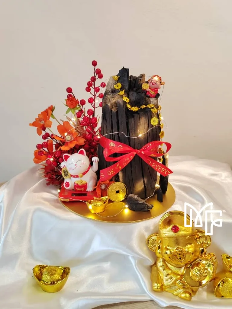 Golden Base - Feng Shui Black Gold Charm & Prosperity Cat