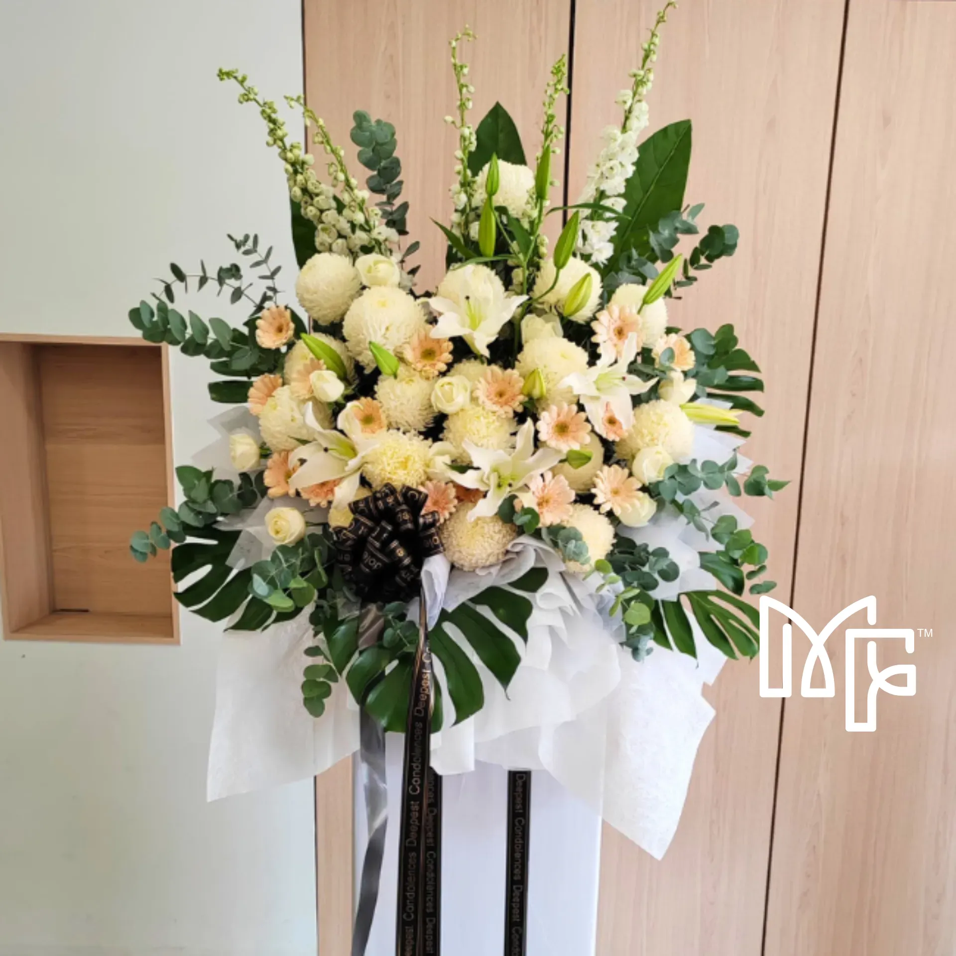 Graceful Remembrance Stand
