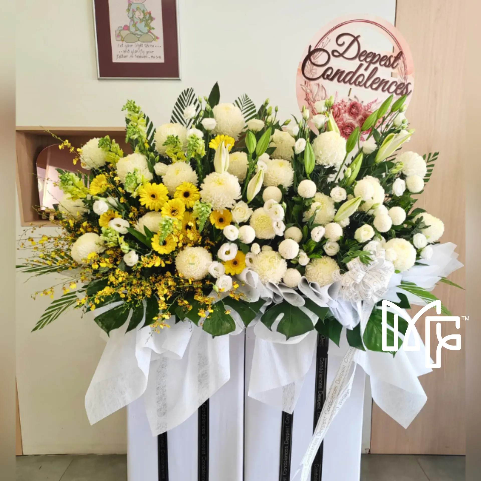 Peaceful Tribute Stand