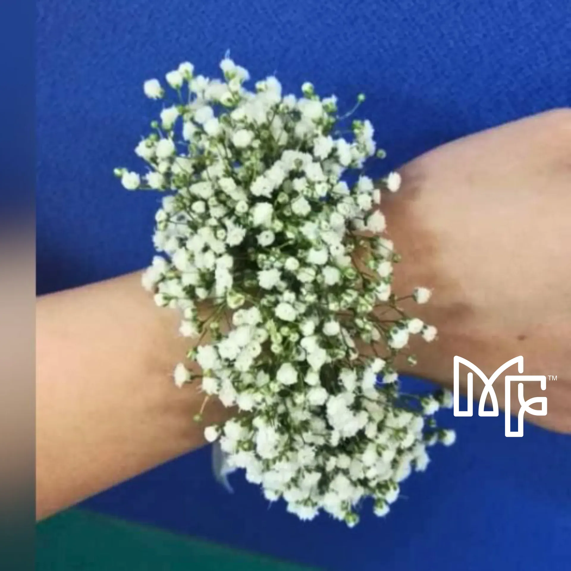 Pure Cloudy Wrist Corsage