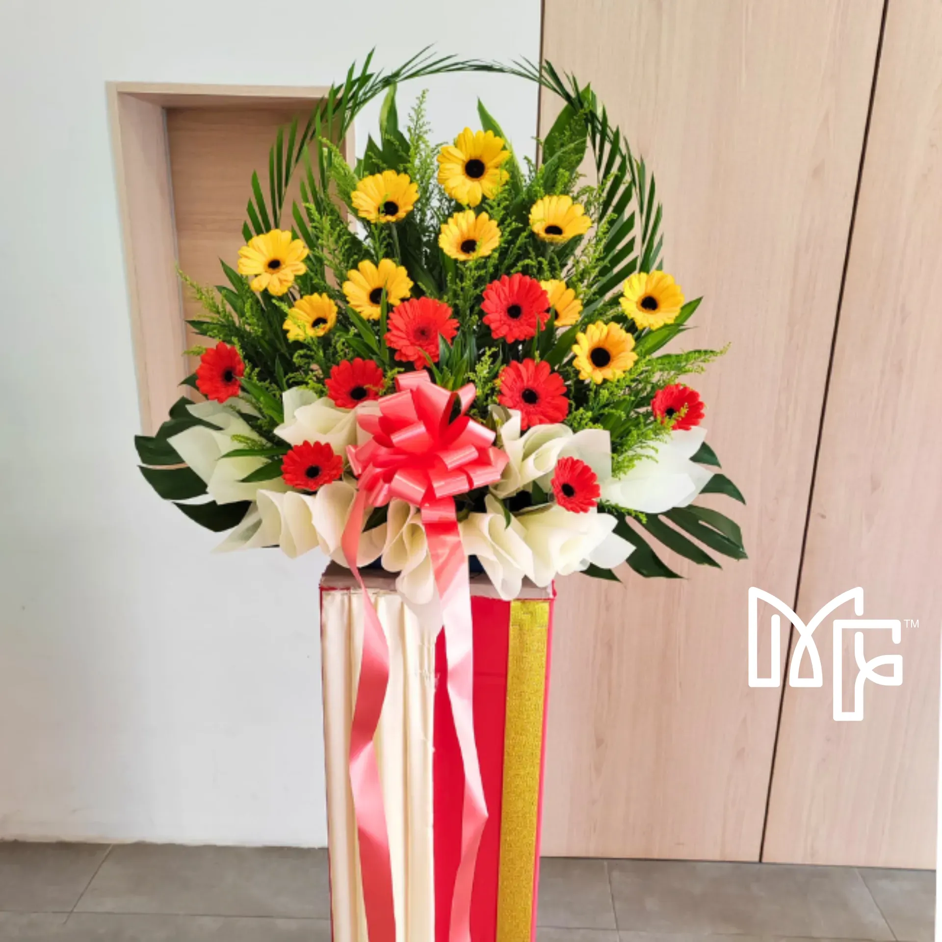 Radiant Cheer Stand