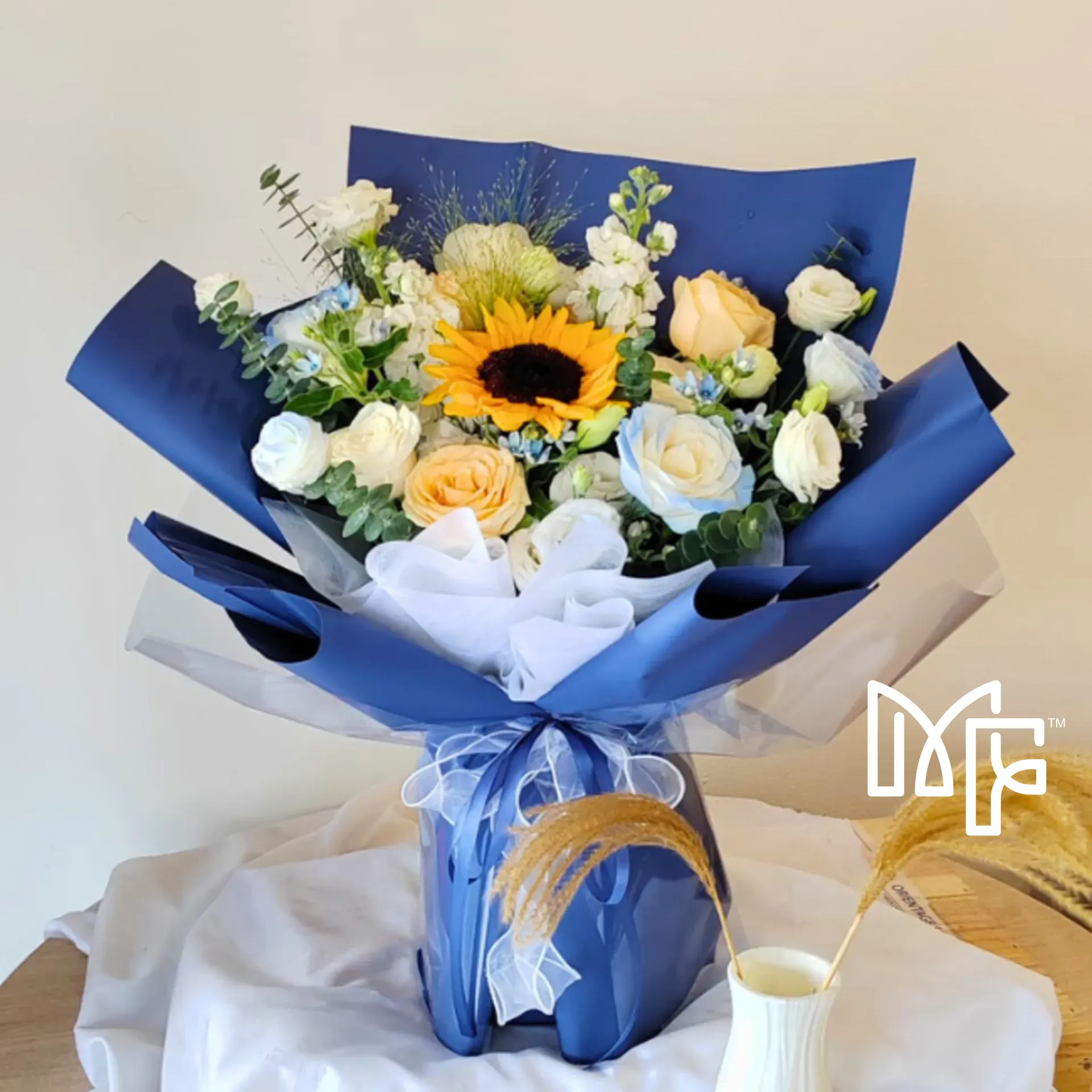 Radiant Victory Bouquet — photo 1