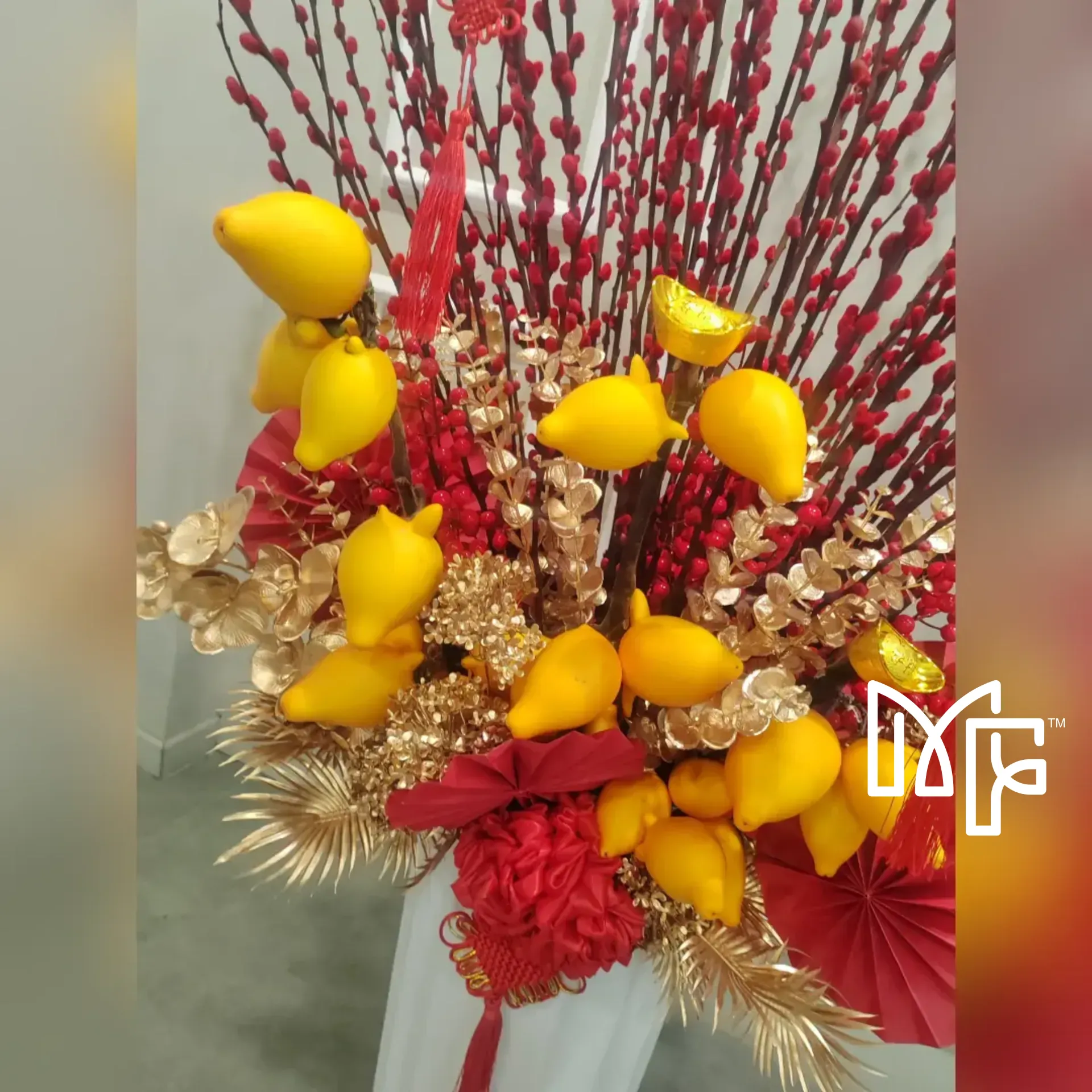 Willow Solunium Arrangement 5 ft — photo 2